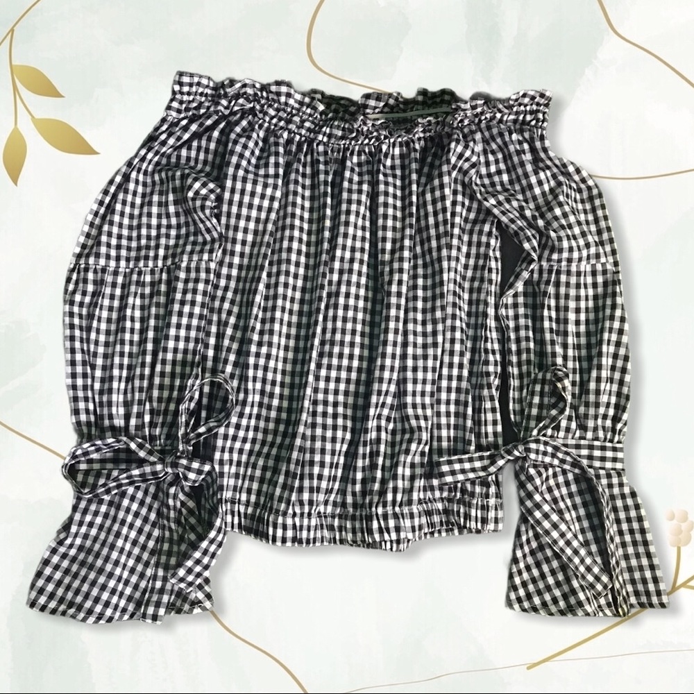 OFF-THE-SHOULDER CHEKERED TOP